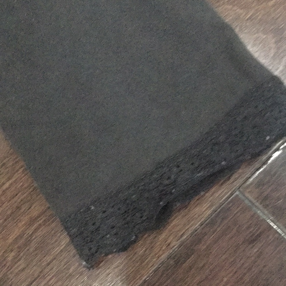 Capris - Picture 2 of 4